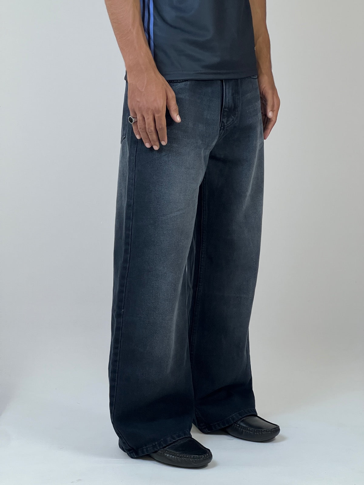 Dark indigo wash