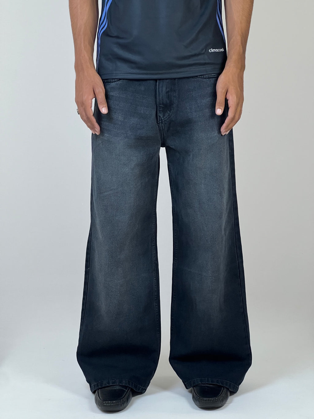 Dark indigo wash